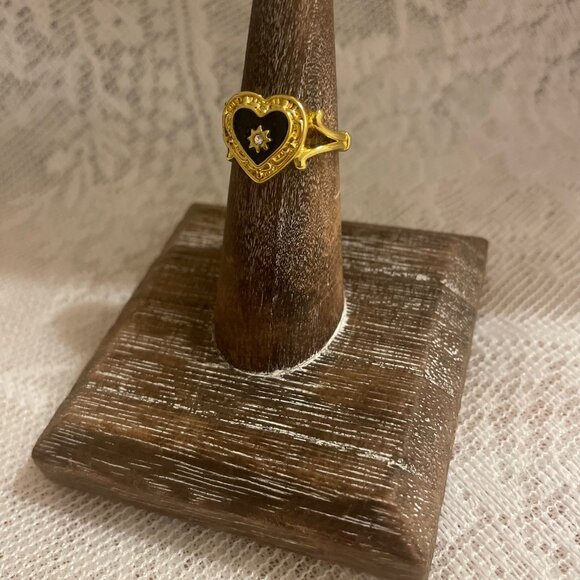 Vintage-Style Black Enamel Heart Ring with Star Crystal Size 6 - Picture 2 of 3
